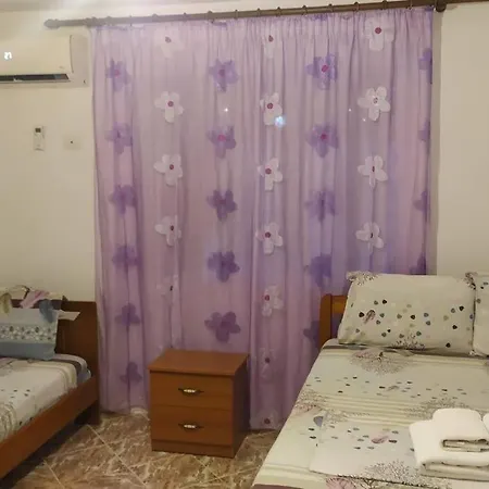 λευκό σπίτι Ksamil