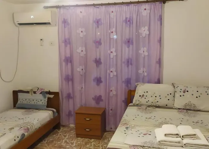 λευκό σπίτι Ksamil